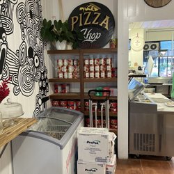 Hanalei Pizza Shop - Inside the restaurant