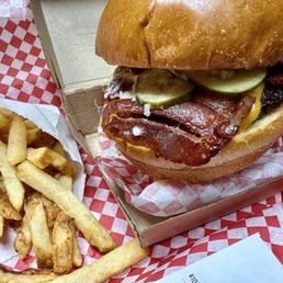 Deluxe smash burger with bacon Deluxe smash burger with bacon