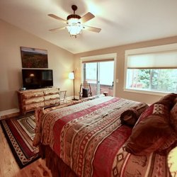 5 Diamond Lodging - A Nugget On The Creek master bedroom