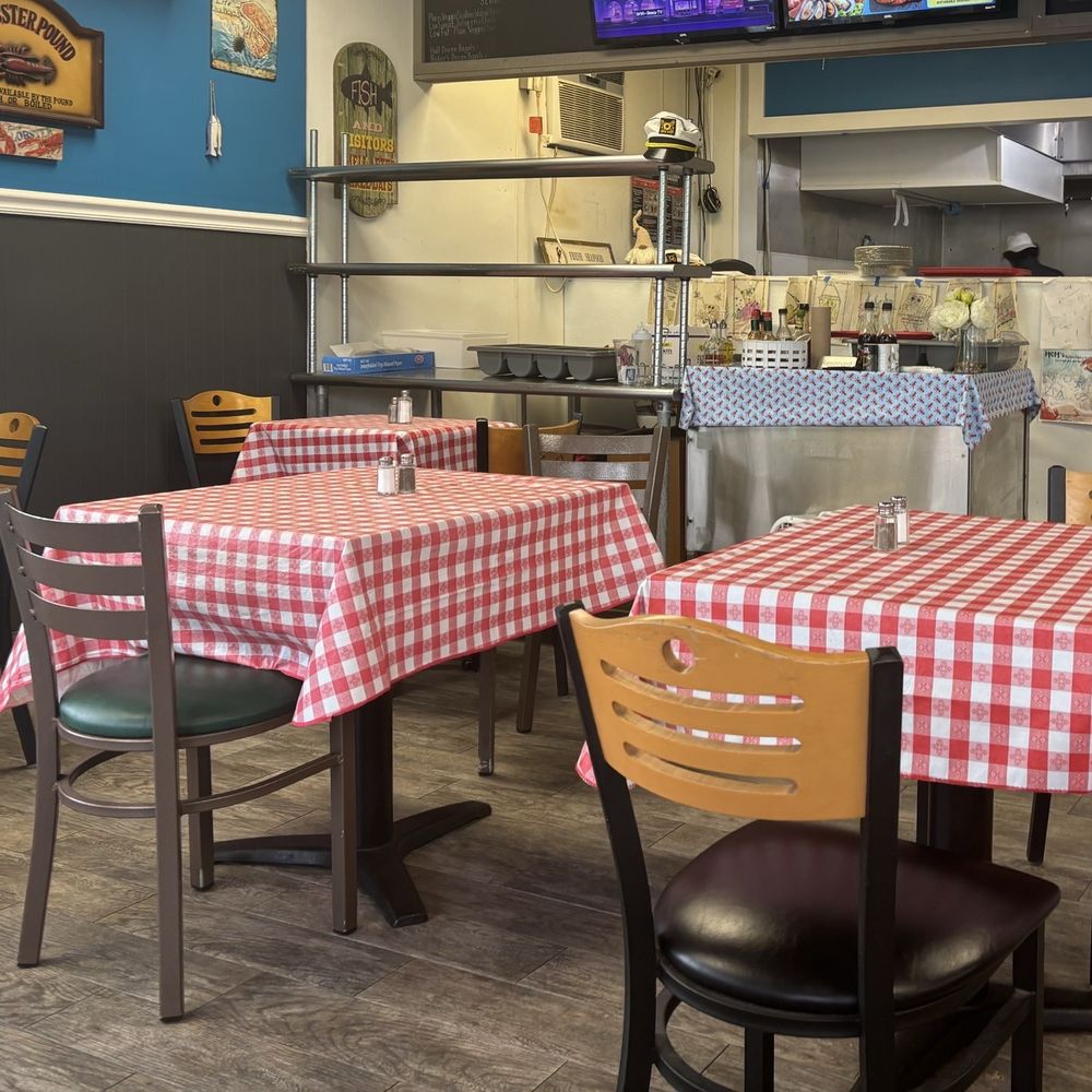 Mom's Nothing Fancy - Casual Environment with Exposed Kitchen - Seafood Near Me - Southington, Connecticut Mom's Nothing Fancy - Casual Environment with Exposed Kitchen - Seafood Near Me - Southington, Connecticut