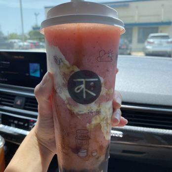 Fuji Tea - Strawberry Smoothie with Cream - Bubble Tea Near Me - Houston, Texas