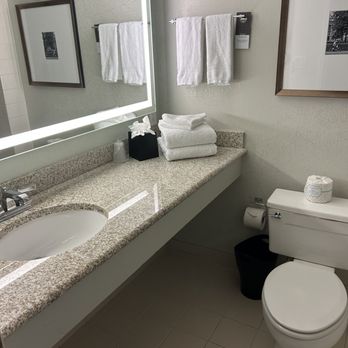 Sheraton Raleigh Hotel - Bathroom vanity. - Hotels Near Me - Raleigh, North Carolina Sheraton Raleigh Hotel - Bathroom vanity. - Hotels Near Me - Raleigh, North Carolina
