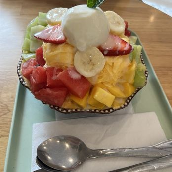 Ever After Tearoom & Eatery - Mango Carriage (serve 2-4 people)(15-25 minutes) - Shaved Ice Near Me - Irvine, California