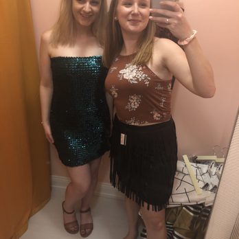 Lost Girls Vintage - Trying on clothes - the skirt I bought! - Women's Clothing Near Me - Chicago, Illinois Lost Girls Vintage - Trying on clothes - the skirt I bought! - Women's Clothing Near Me - Chicago, Illinois