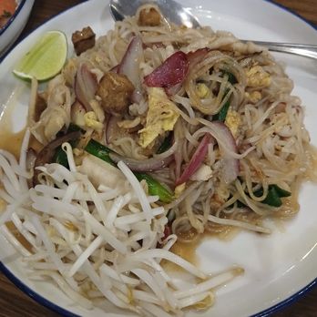 Peinto Thai Kitchen - Pad Thai shared - Thai Near Me - Las Vegas, Nevada
