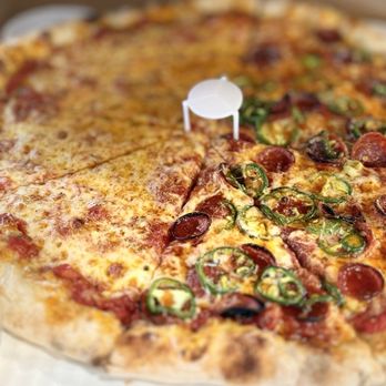 Wowee Zowee - Half Ridgemont Cheese half Hot Stuffs - Pizza Near Me - Tustin, California
