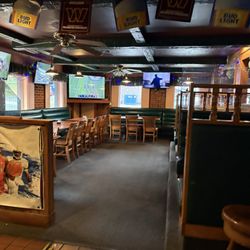 Reynolds Street Bar and Grill - Booths need some repair