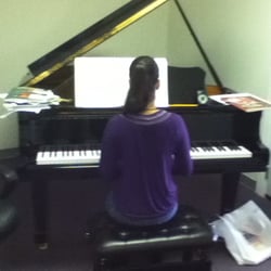 3M Academy of Music - Student working on a piece