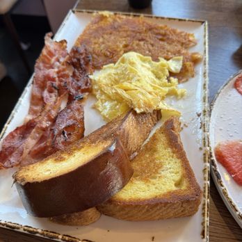 Madres Brunch - 2 Egg Combo with hash browns and bacon with two toasts - Breakfast & Brunch Near Me - Long Beach, California