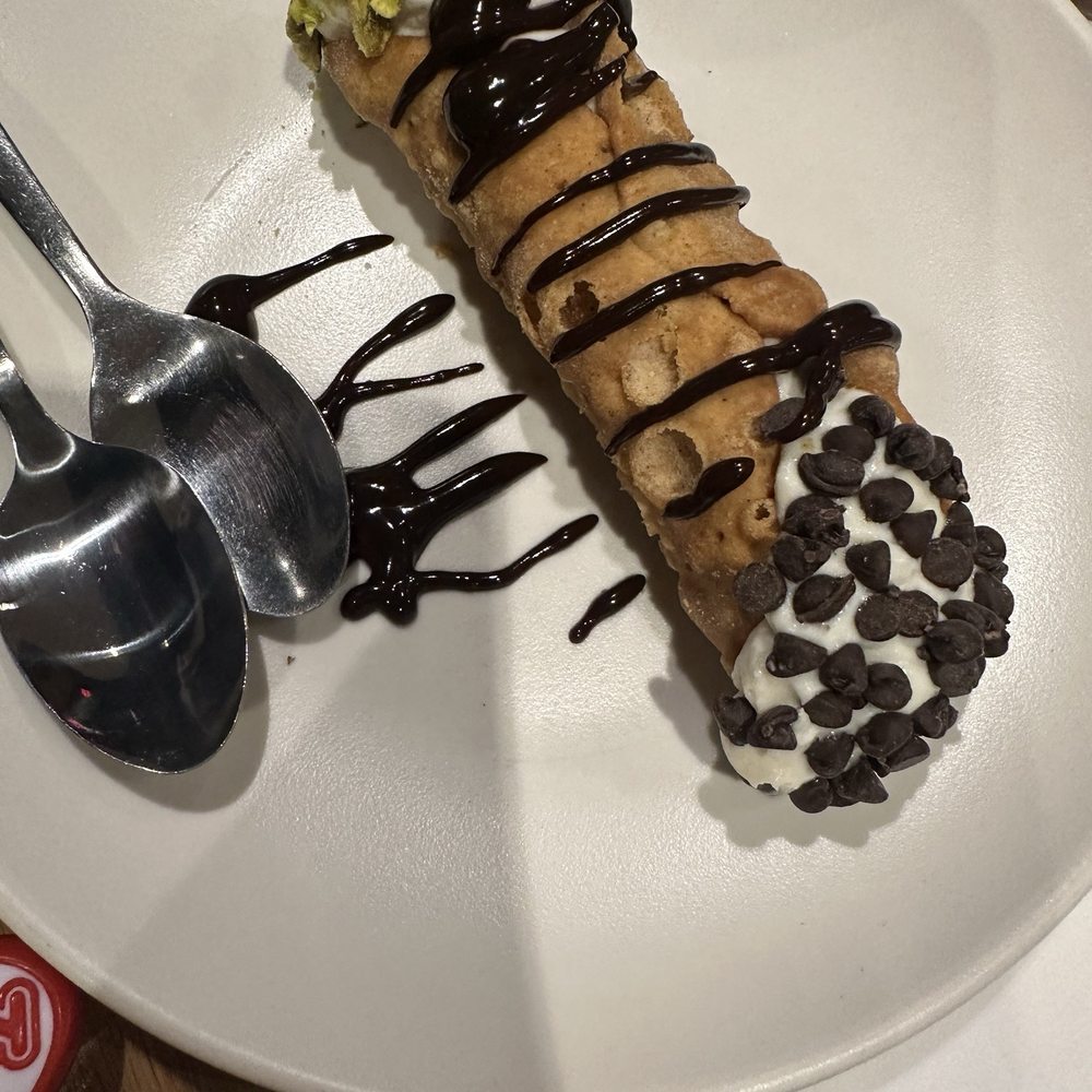 Roma Table - 1 Cannoli - Italian Near Me - Sevierville, Tennessee Roma Table - 1 Cannoli - Italian Near Me - Sevierville, Tennessee