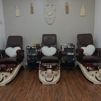 Hair Wave - Pedicure chairs with massage - Hair Salons Near Me - Canyon Country, California Hair Wave - Pedicure chairs with massage - Hair Salons Near Me - Canyon Country, California