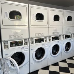 The American - Bigfork - 8 washers and 8 dryers in total
