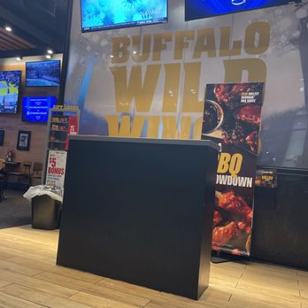 Buffalo Wild Wings - American Near Me - Glendale, Arizona