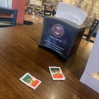 Oz Pizza - Inside restaurant - Pizza Near Me - East Point, Georgia