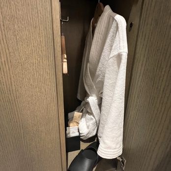 The St. Regis Chicago - Robe , slippers and essentials - Hotels Near Me - Chicago, Illinois