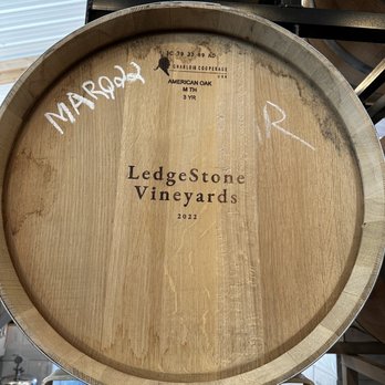LedgeStone Vineyards - Wineries Near Me - Greenleaf, Wisconsin