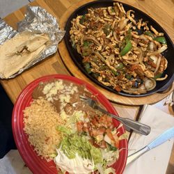 El Costal - Chicken Fajitas for two