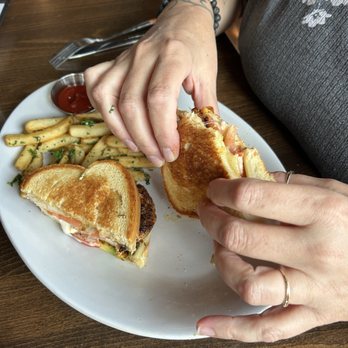 Five West - Blackened Chicken & Avocado Melt - New American Near Me - Rochester, Minnesota Five West - Blackened Chicken & Avocado Melt - New American Near Me - Rochester, Minnesota