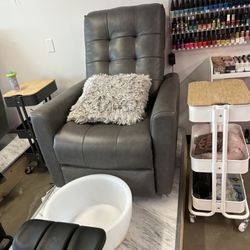 Dripped Nails & Spa