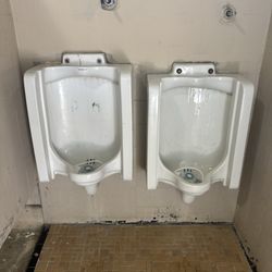 Reseda Park Pool - Restroom