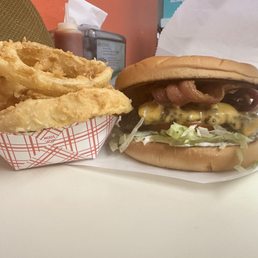 Onion rings & Bacon Burger