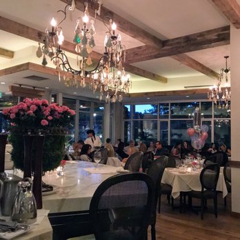 Carmine's - Inside - Italian Near Me - Bellevue, Washington