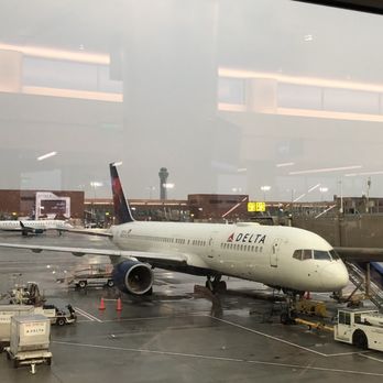 Delta Air Lines - My plane getting ready - Airlines Near Me - Seattle, Washington Delta Air Lines - My plane getting ready - Airlines Near Me - Seattle, Washington