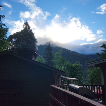 China Creek Cottage - Trinity Alps at 0630 in the morning. - Hotels Near Me - Willow Creek, California