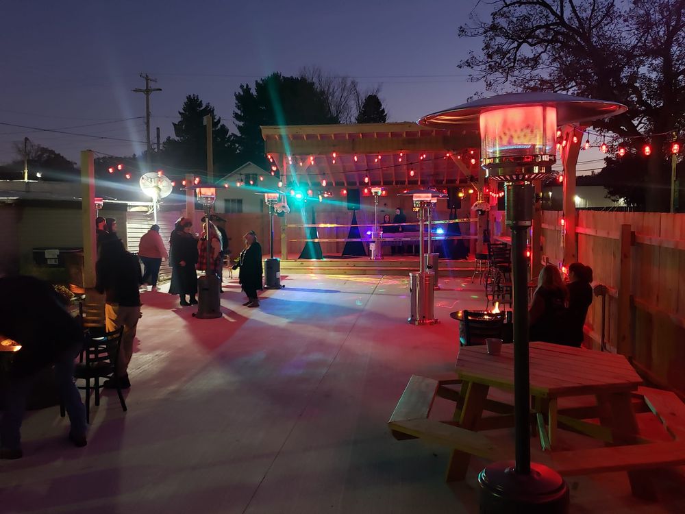 DANNY’Z ROTHBURY TAVERN Updated September 2024 7585 S Michigan Ave