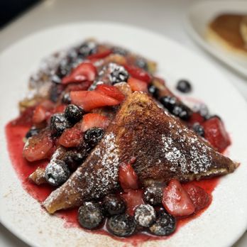 Louie's Manhasset Restaurant - Cinnamon crunch french toast - American Near Me - Manhasset, New York Louie's Manhasset Restaurant - Cinnamon crunch french toast - American Near Me - Manhasset, New York