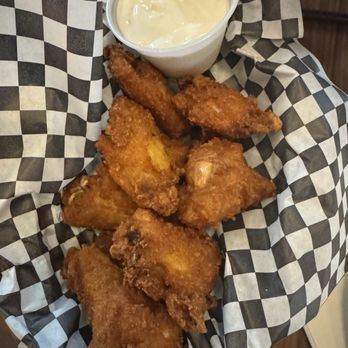 J. Dolan's - Chicken Wings - Pizza Near Me - Honolulu, Hawaii