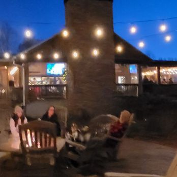 Cavender Creek Vineyards - Great gathering spot on cold nights - Wineries Near Me - Dahlonega, Georgia Cavender Creek Vineyards - Great gathering spot on cold nights - Wineries Near Me - Dahlonega, Georgia