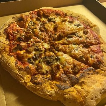 Caliente Pizza & Drafthouse - Large Pizza - Sausage, Mushroom, Green Pepper - Pizza Near Me - Aspinwall, Pennsylvania