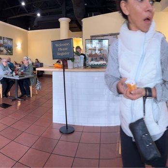 Square One Breakfast & Bakery - Dining room - Bakeries Near Me - East Lansing, Michigan