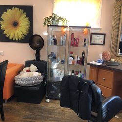 Monica's Hair Design - Salon
