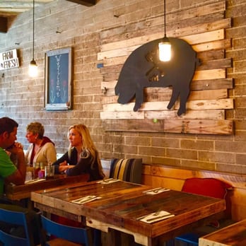 Marinade On Main - Cool Wooden Tables - American Near Me - Ramona, California