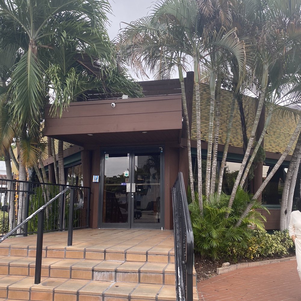 La Carreta - Outside - Cuban Near Me - Miami, Florida La Carreta - Outside - Cuban Near Me - Miami, Florida