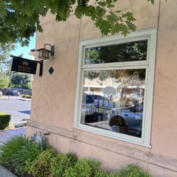 Cochon Tasting Bar - Outdoor