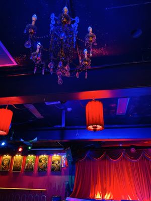 Alex's Bar by null