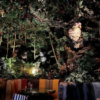 Rainforest Cafe - Inside - American Near Me - Las Vegas, Nevada