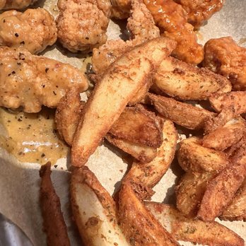 Buffalo Wild Wings - 6 for 19.99 but really was 6 for 24.99 - Sports Bars Near Me - Bakersfield, California