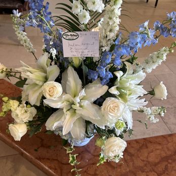 Walteria Flower Shop - The arrangement initially delivered - Florists Near Me - Torrance, California Walteria Flower Shop - The arrangement initially delivered - Florists Near Me - Torrance, California
