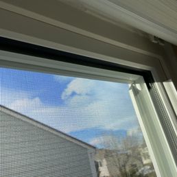 Replacement (right side) window doesn't have extra trim foil to fill gap Replacement (right side) window doesn't have extra trim foil to fill gap