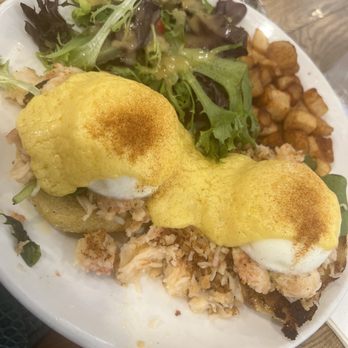 Aloha Kitchen - Lobster Benedict - Breakfast & Brunch Near Me - Honolulu, Hawaii