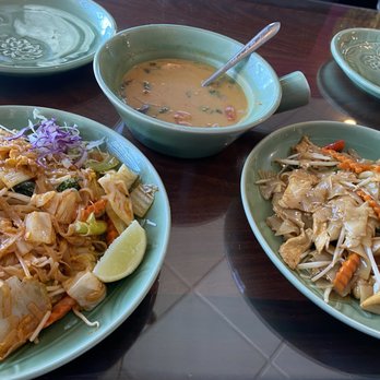Bua Thai Restaurant - Veggie Pad Thai, Drunken Noodles and some yummy soup. - Thai Near Me - Aurora, Colorado Bua Thai Restaurant - Veggie Pad Thai, Drunken Noodles and some yummy soup. - Thai Near Me - Aurora, Colorado