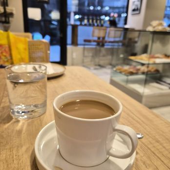 Aromati Cafe and Wine Bar - Delicious and strong Americano - Cafes Near Me - Manhattan, New York