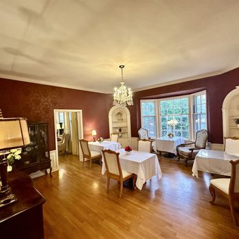 The Beland Mansion - Dining room - Hotels Near Me - Fort Smith, Arkansas The Beland Mansion - Dining room - Hotels Near Me - Fort Smith, Arkansas