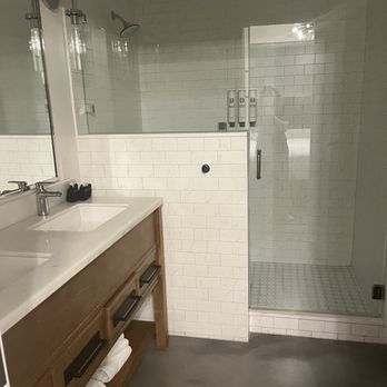 Colton House - Wonderful bathroom. Separate room for toilet. It was a water saver too. - Hotels Near Me - Austin, Texas