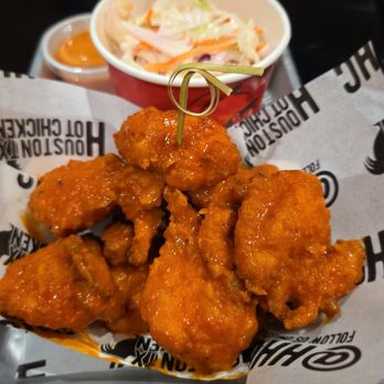 Houston TX Hot Chicken - Buffalo Chunks with coleslaw - Chicken Shop Near Me - Toledo, Ohio Houston TX Hot Chicken - Buffalo Chunks with coleslaw - Chicken Shop Near Me - Toledo, Ohio