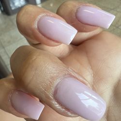 Holly's Nails - One of nail doesn't look perfect